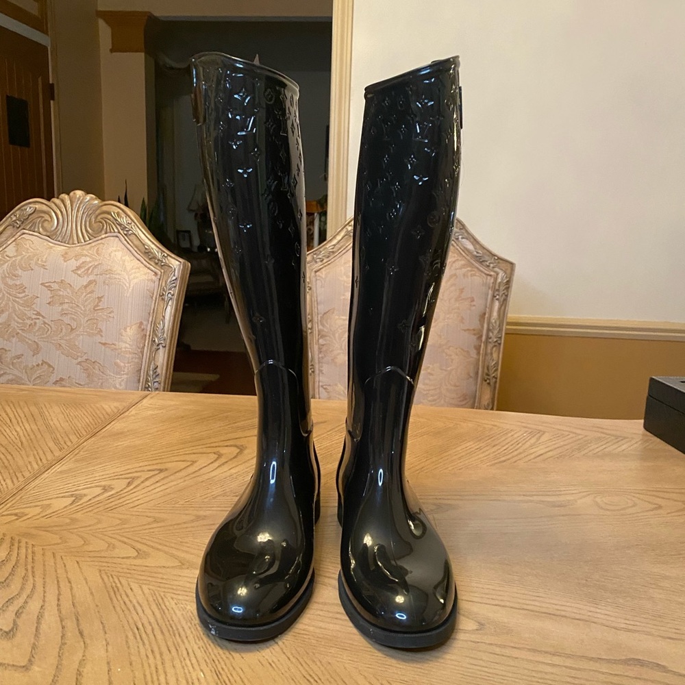 ❤️ Authentic Louis Vuitton Black Rain Boots - Picture 4 of 13